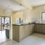 Unique Ratzakli *